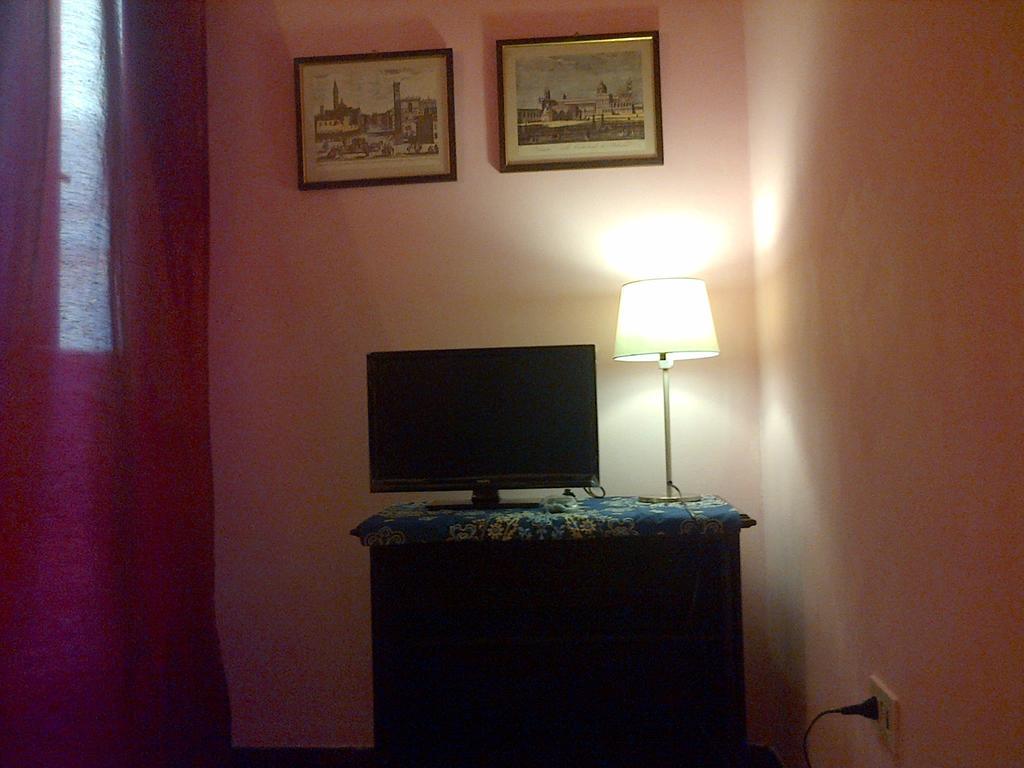 Hard Rock Rooms Rome Bilik gambar