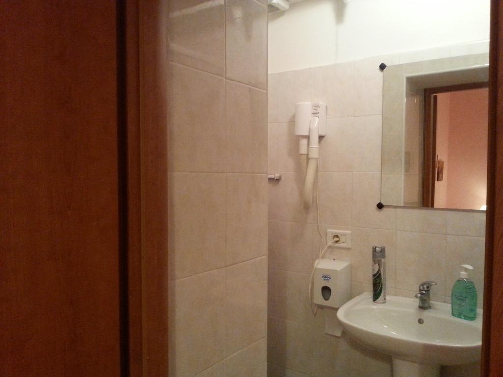 Hard Rock Rooms Rome Bilik gambar